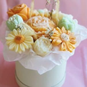 Bouquet de bougies florales aux couleurs pastel